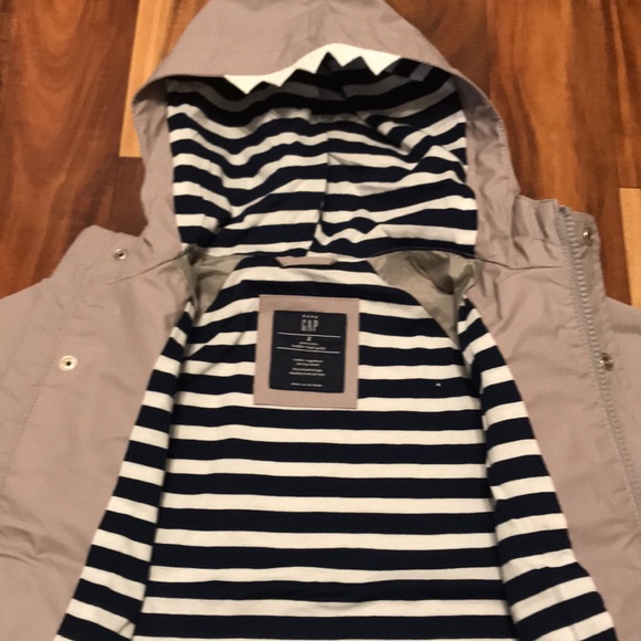 NWT Boys Size 2 Shark-style GAP Rain Jacket - Picture 6 of 8
